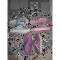 [CHÍNH HÃNG LỖI] Giày Cross trẻ em , sục Cross màu trơn viền họa tiết xuất dư tặng kèm 8 sticker