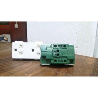 [Chính hãng Panasonic hạt lớn] Ổ cắm đôi cắm nhanh 3 chấu 16A có màng che Panasonic WEV1582SW Dòng Wide