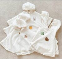 Choàng cánh dơi muslin màu kem thêu ngực chống nắng 5 lớp dày êm cho bé 0-5 tuổi