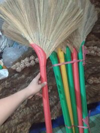 Chổi quét nhà, chổi bông cỏ cán nhựa nhiều màu