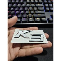 Chữ nổi K3 được dán phía sau xe Kia K3
