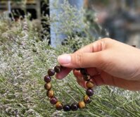 Chuỗi mắt mèo đỏ đen đa sắc 10 li S6830