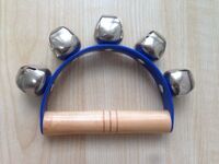 Chuông tay cầm gỗ