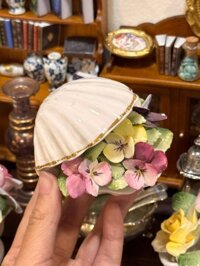 Clamshell Floral Bouquet - Royal Doulton