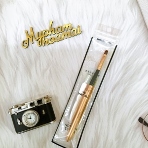 Cọ môi Vacosi l-01