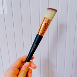 Cọ nền tròn đầu xéo Vacosi Flat Foundation Brush F04