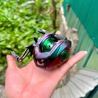 có tiếng Drag Click siêu phê  "" Máy câu lure máy ngang câu cá Daiwa titan  tay trái và tay phải tải cá 10kg