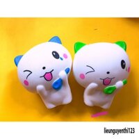 [CÓ VIDEO] SquiShy mèo cầm thìa