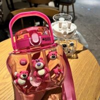 Cốc ống hút nhựa gấu dâu cốc uống rượu Doudou Le San cốc lớn hình vuông cầm tay cho trẻ em giá trị cao trong lớp học