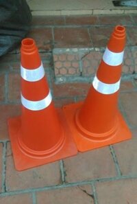 CỌC TIÊU GIAO THÔNG HÌNH CHÓP NHỰA PE HÀN QUỐC 70CM (2 HÀNG PHẢN QUANG)