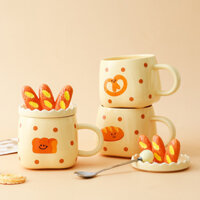 Cốc uống nước bằng sứ, Ly uống nước, Ly sứ uống Cafe kèm nắp đậy và thìa hoạ tiết bánh mì siêu yêu, dễ thương