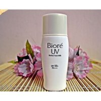 Com bo Sữa Chống Nắng Biore Sáng Hồng Tự Nhiên Tuýp 30ML và kem đánh răng 01