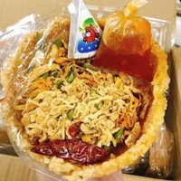 Cơm cháy Campuchia rất nhiều ruốc gà chà bông chấm kèm nước sốt phô mai ăn nghiện luôn nha