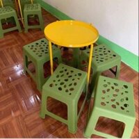 Combo 1 bàn trà nhập khẩu và 4 ghế nhựa