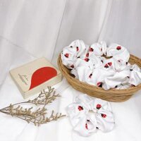 Combo 4 dây buộc tóc Scrunchies dâu tây Tặng kèm kẹp tóc ngẫu nhiên