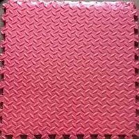 Combo 4 tấm thảm xốp ghép trải sàn nhà chống trơn trượt đồng thời trang trí không gian nội thất thêm hiện đạ