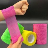 COMBO 5 CUỘN 1 HỘP BĂNG QUẤN CỔ TAY THỂ THAO CAO SU NON, BĂNG KEO THỂ THAO