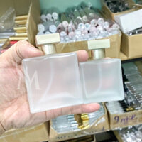 Combo 50 chai lọ đựng nước hoa thủy tinh đục hình vuông dẹt kiểu Essen  25ml, 50ml dạng phun sương