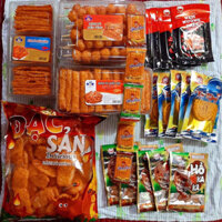 Combo ăn vặt gồm 4 món bánh Pò kèm 5 snack nem nướng phên, 5 snack hổ kaka, 5 snack vòi rồng và 6 snack miếng cay Hằ