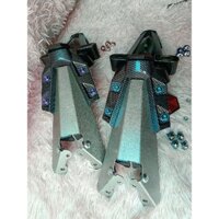 Combo dè Malay nhỏ Carbon+ Bát Bạc+ 4 ốc GR5 . Gắn Exciter 150 2015->2020. Tặng Dạ Quang. Combo dèbiển số.