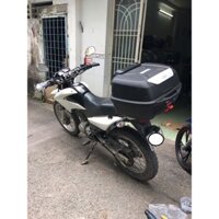 Combo lắp đặt gồm thùng givi E43NTL kèm đế đệm MP70, gối tựa lưng BE43N cho XR150