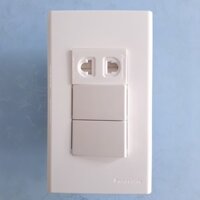 Combo Mặt nạ 3 lỗ WEV68030SW gồm 2 Hạt công tắc 2 chiều WEV5002SW và 1 Hạt ổ cắm đơn có màn che WEV1081SW - Panasonic