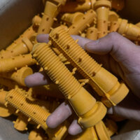 [COMBO] Núm cao su vàng gai 21 22 gắn lồng gà vịt