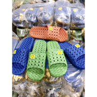 (combo5 đôi)Dép lỗ đi trong nhà, ngoài đường,nhà tắm,văn phòng.vệ sinh nam nữ,dành cho cả gia đình