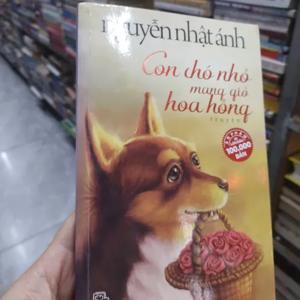 Con chó nhỏ mang giỏ hoa hồng (Bìa mềm)