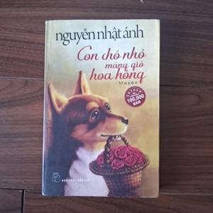 Con chó nhỏ mang giỏ hoa hồng (Bìa mềm)