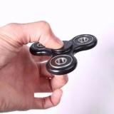 Con Quay 3 Cánh Fidget Spinner Tự Xoay Thế Hệ Mới (Nhiều màu)