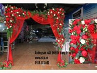 Cổng hoa khung cầu thang, hoa màu đỏ và rèm lụa - Mã: CH-0129