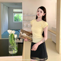 Cp Mùa Hè 2025 Phong Cách Mới Màu Vàng Áo Thun Nữ Đáy Dệt Kim Ngắn Slim-Fit Slim Hơn Nhìn Niche E