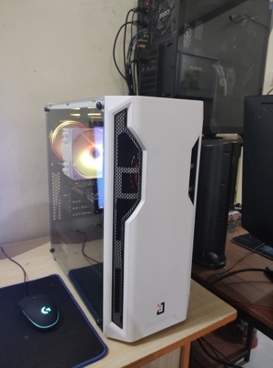 CPU Intel Core i7-7700K 4.2 GHz 8MB HD 630 Series Graphics Socket 1151