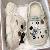 Crocs nữ hoạt hình mùa hè dễ thương ba mắt bé chống trượt bên ngoài mang dép
