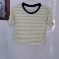 Của c gồm 4 bộ có set áo đầm..... thích hợp mặc ngủ.giá cả phải chăng 100ngàn 5 bộ mặc thoải mái.cám ơn c đã mua dùm em