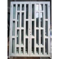 Cửa sắt 2 cánh giả gỗ ngang 1m4