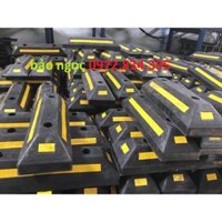 cục cao su chèn bánh xe oto kèm phụ kiên