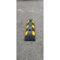 cục chặn bánh xe ô tô cao su kích thước  15x 10 x55cm hàng cao cấp