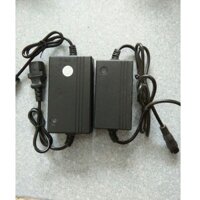 Cục sạc 12V, lớn, dùng cho bình phun thuốc trừ sâu, đầu 3 chân, có đèn báo đầy chuyên dụng