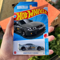 Cullen's Backyard - Mô Hình Xe Hot Wheels Nissan Skyline GT-R R33 Godzilla Xám - Case 2024