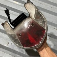 Cụm đèn hậu kèm rắc bóng đầy đủ, hàng cũ zin tháo xe yamaha novo 1,2,3