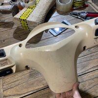 Cụm nhựa gáy màu vàng kem, kèm nút điều khiển, hàng zin tháo xe SYM Attila Elizabeth 125 xăng cơ