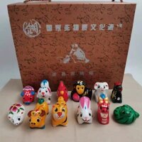 Cung hoàng đạo Jun Quận Bùn Goo Đất sét Người đàn ông làm bằng đất sét Điêu khắc bằng đất sét Con chó đất sét Tính năng dân gian Quà tặng truyền thống Đồ trang sức 十二生肖 “簿泥咕泥人手工泥塑泥泥狗特色民间传统礼品饰品摆件