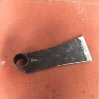 Cuốc làm vườn từ nhíp xe chắc chắn, siêu khoẻ