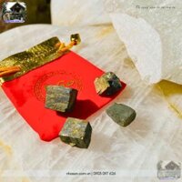 Đá vàng găm bỏ túi trừ tà