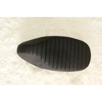 Da yên Vespa đen bánh mì viền trắng