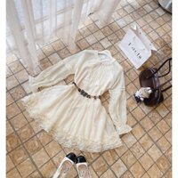 ĐẦM BABY DOLL KEM NHĂN TAY PHỒNG CỔ TRỤ THẮT NƠ NÚT BỌC LAI BÈO TẦNG XÒE KÈM DÂY NỊT HẠT ĐÁ (TH)