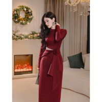 ĐẦM BODY CỔ TRÒN KHOÉT EO ĐÍNH HOA LƯỚI NHẸ XINH