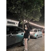 Đầm body khoét ngực cổ yếm